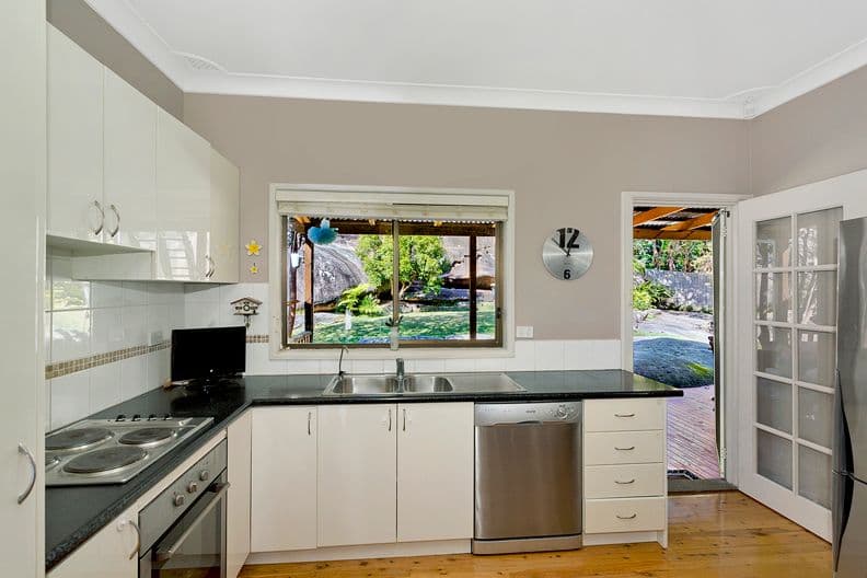 6 Vines Avenue, Forestville NSW 2087, Forestville - Thumbnail 2