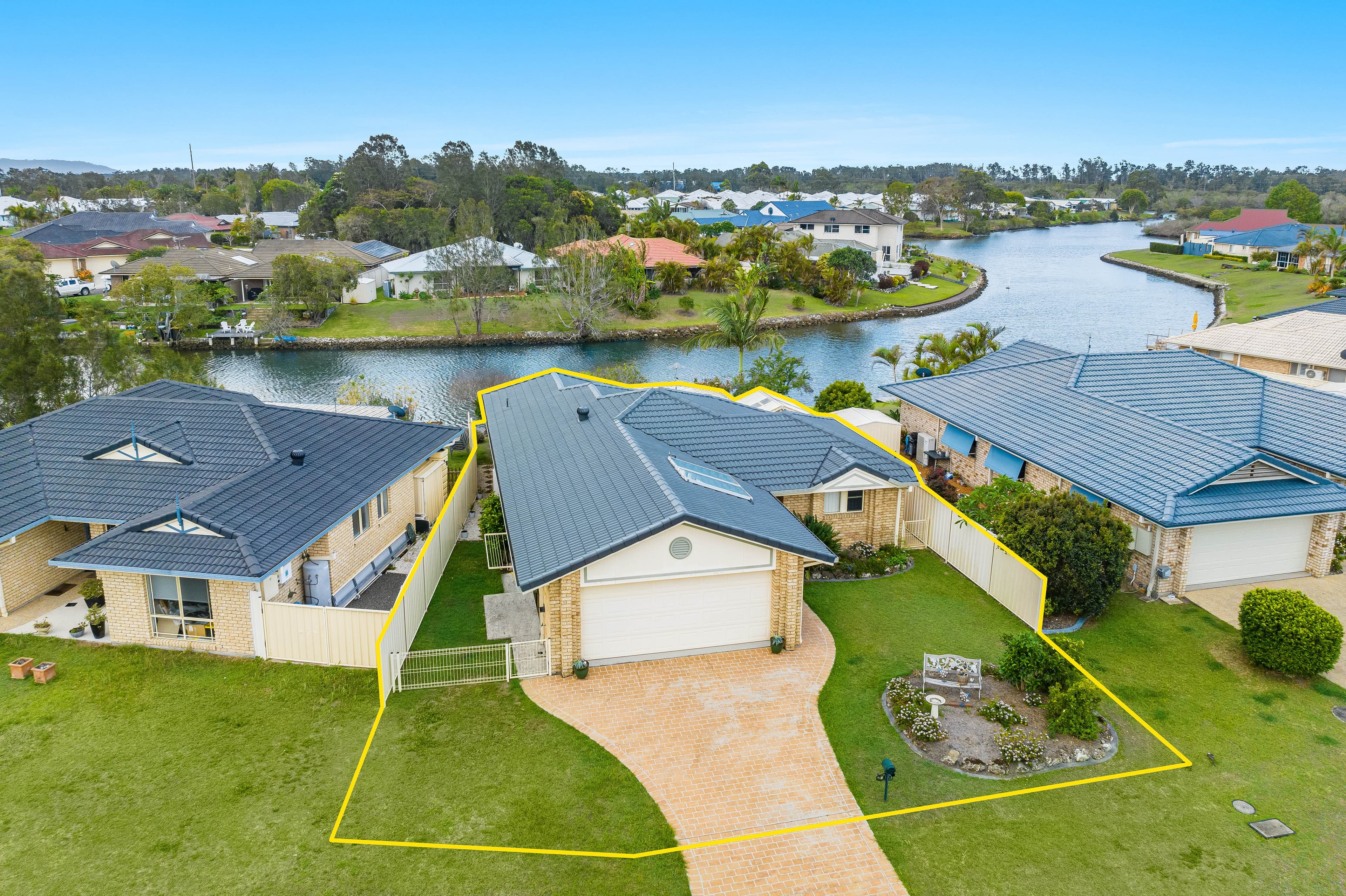 2/1 Bayview Drive, Yamba NSW 2464, Yamba - Image 1