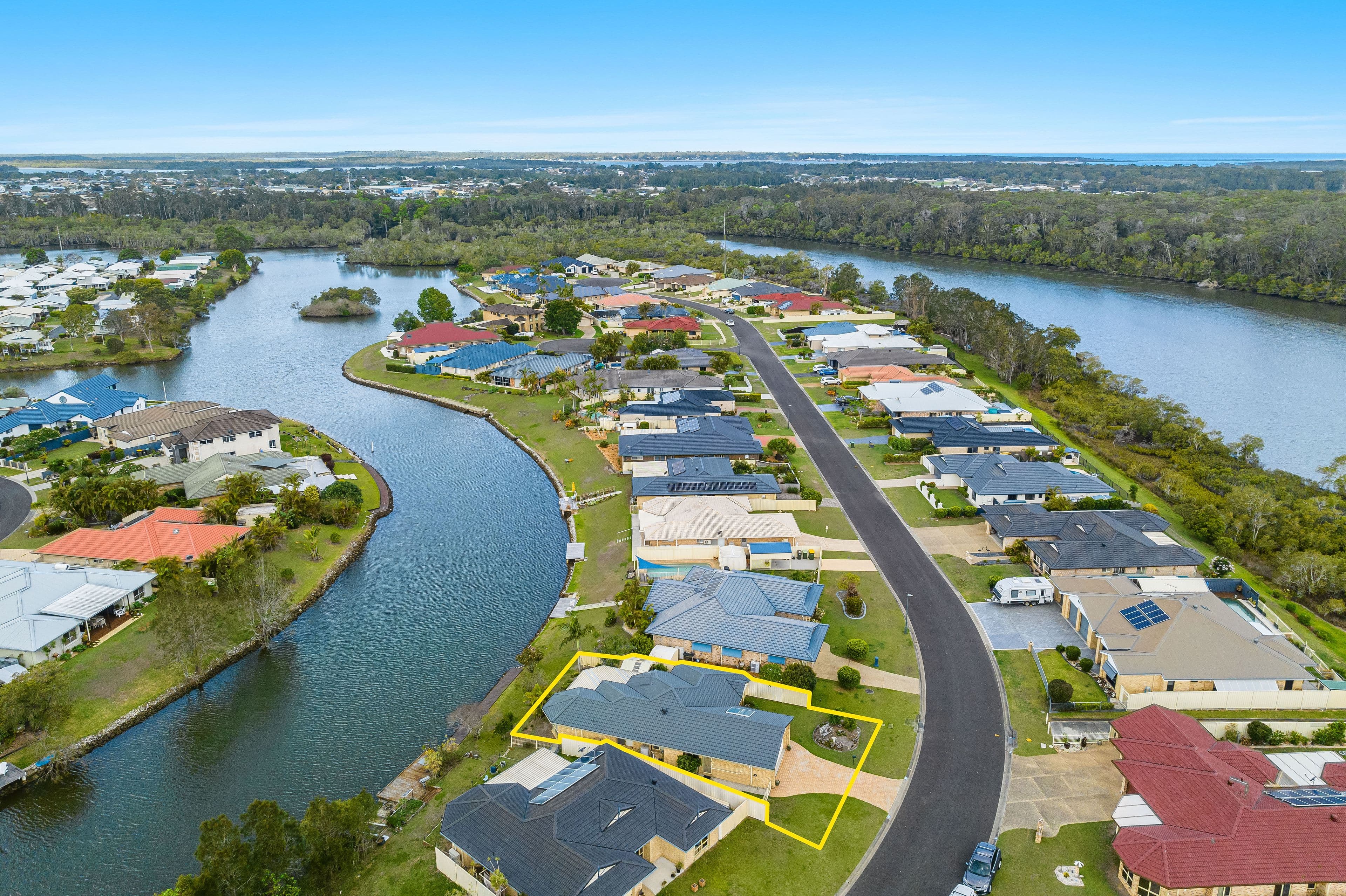 2/1 Bayview Drive, Yamba NSW 2464, Yamba - Thumbnail 2