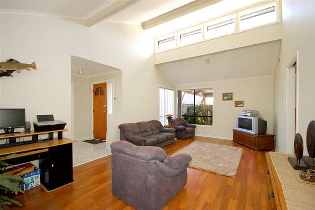 26 Edgecombe Way, ROXBURGH PARK VIC 3064, Roxburgh Park - Thumbnail 6