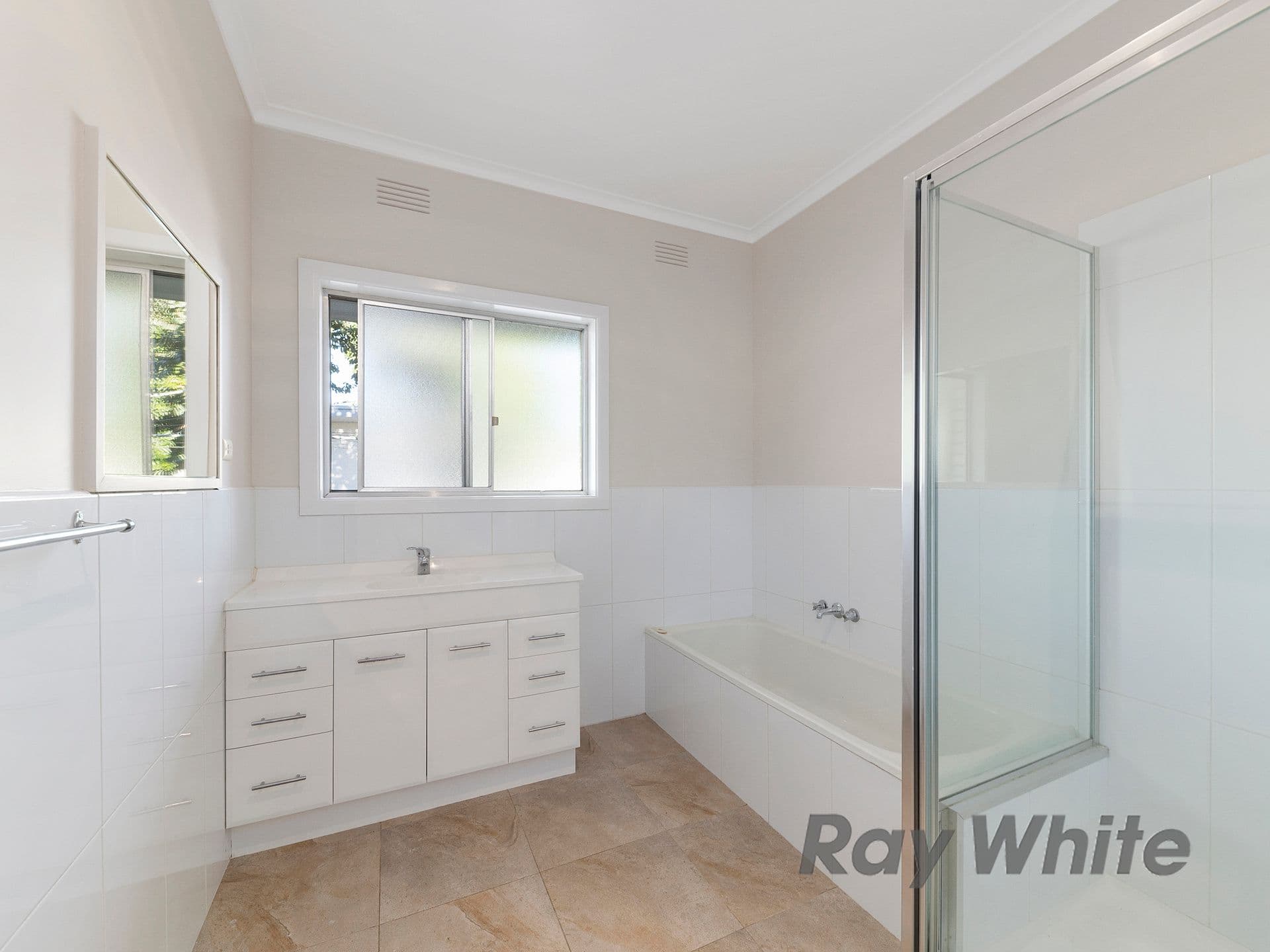 30 Parkview Parade, Benalla VIC 3672, Benalla - Thumbnail 7