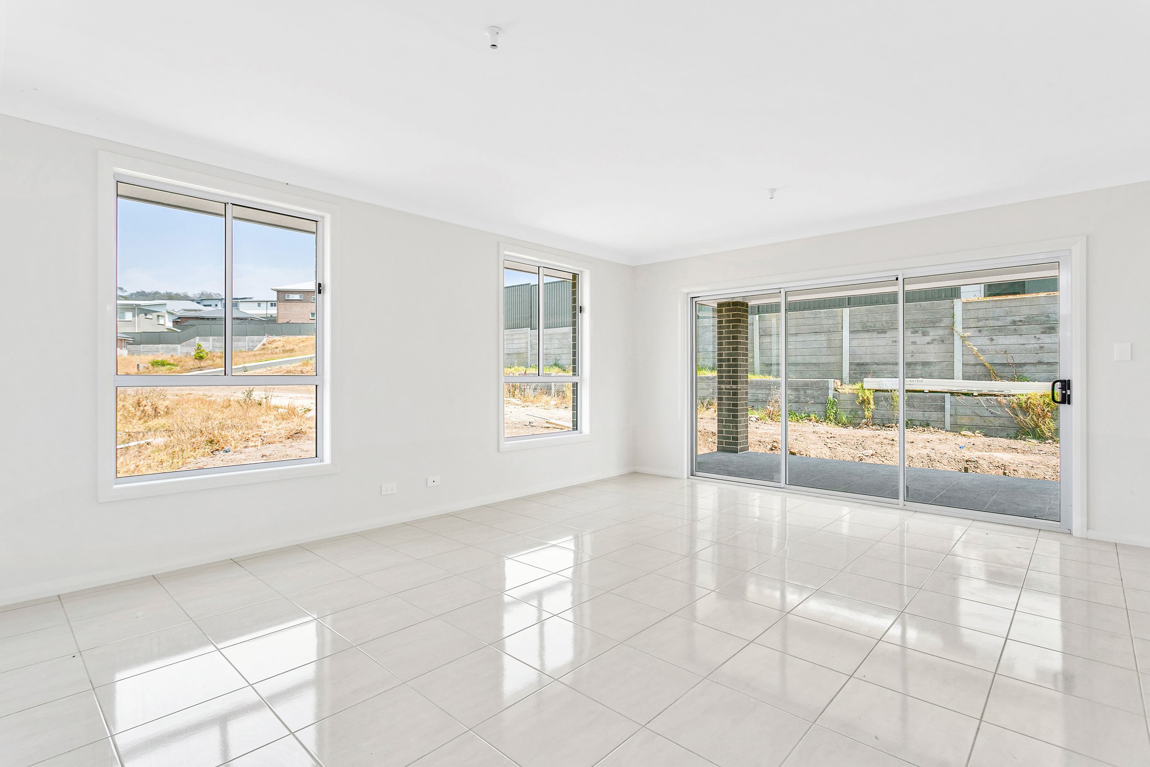 5 Mcnevin Close, Calderwood - Thumbnail 2