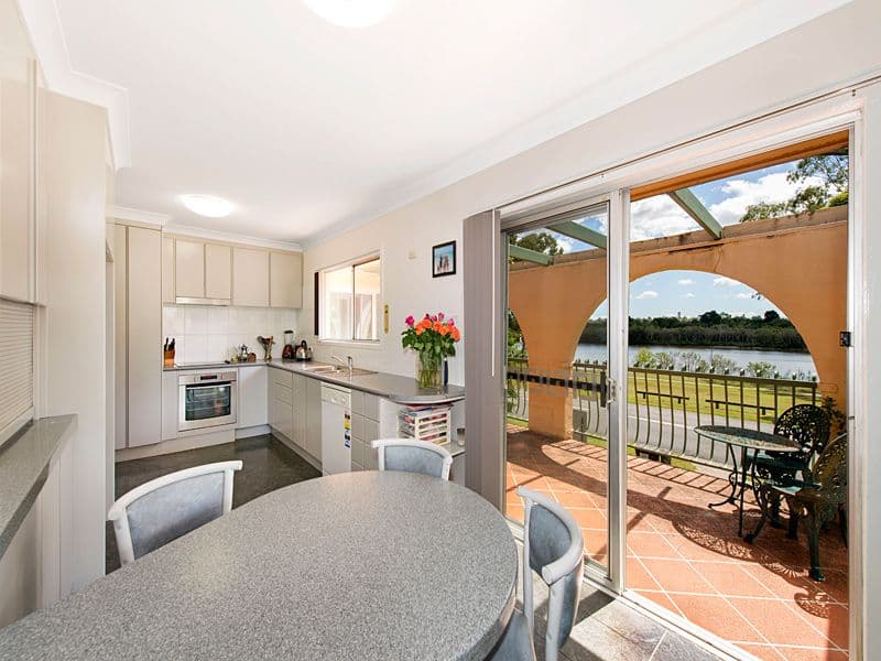 83 Nadine Street, GRACEVILLE QLD 4075, Graceville - Thumbnail 3