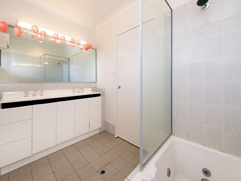 83 Nadine Street, GRACEVILLE QLD 4075, Graceville - Thumbnail 6