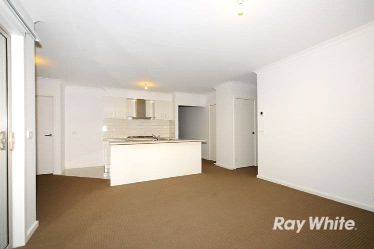 10 Camolina Way, Clyde North VIC 3978, Clyde North - Thumbnail 3
