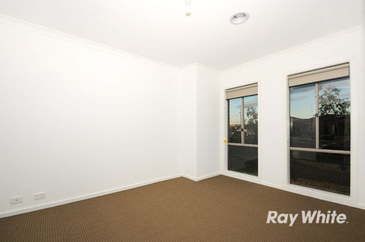 10 Camolina Way, Clyde North VIC 3978, Clyde North - Thumbnail 5