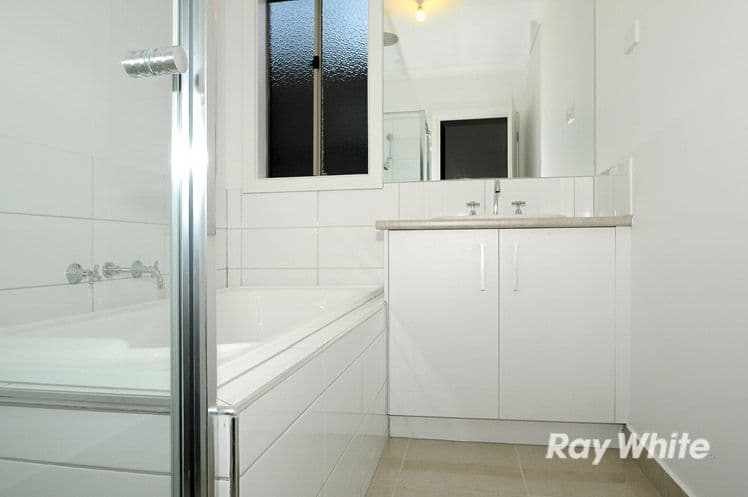 10 Camolina Way, Clyde North VIC 3978, Clyde North - Thumbnail 6