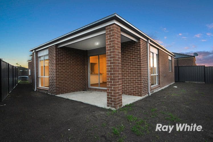 10 Camolina Way, Clyde North VIC 3978, Clyde North - Thumbnail 7