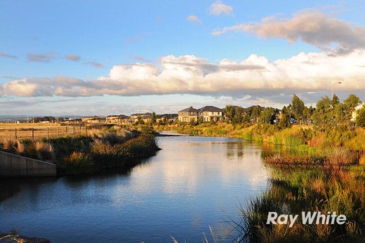10 Camolina Way, Clyde North VIC 3978, Clyde North - Thumbnail 8