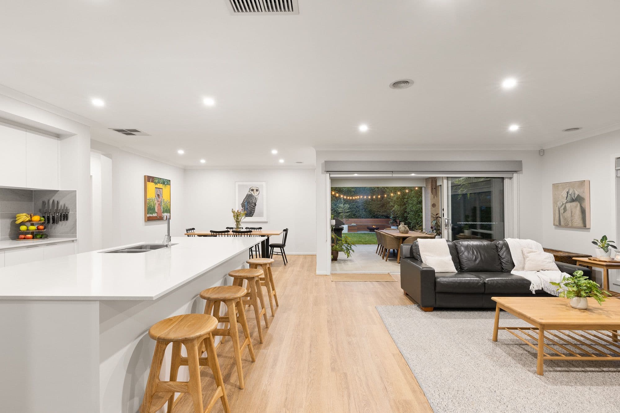 18 Buckland Circuit, Werribee VIC 3030, Werribee - Thumbnail 2