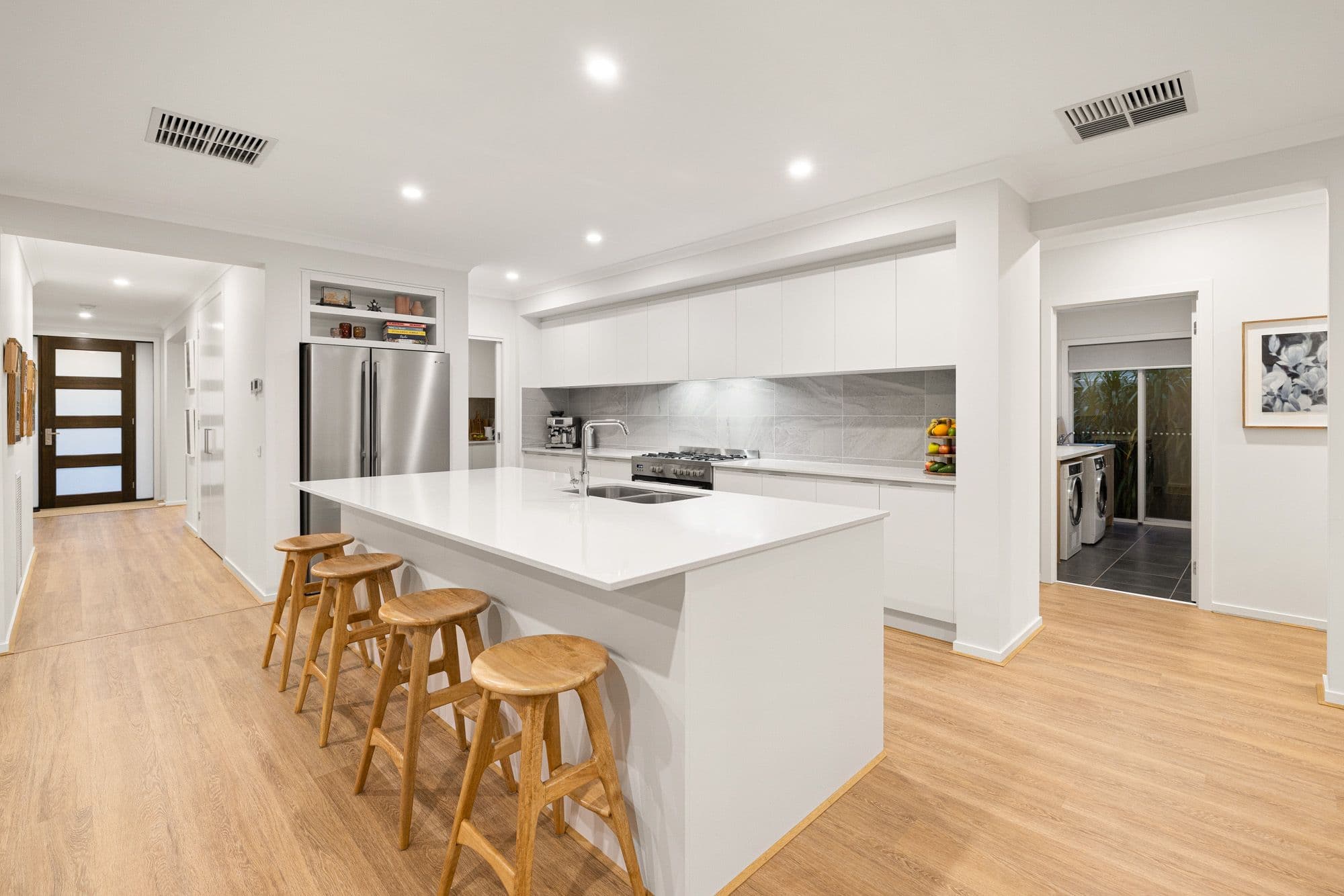 18 Buckland Circuit, Werribee VIC 3030, Werribee - Thumbnail 3