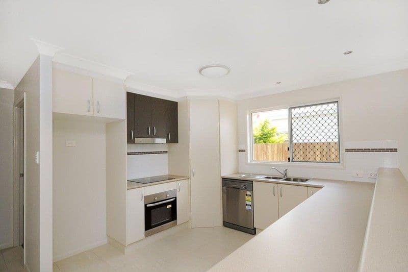 11 Hillside Street, NEWTOWN QLD 4350, Newtown - Thumbnail 2