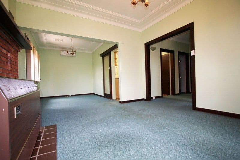 30 Earlwood Cresent, BARDWELL PARK NSW 2207, Bardwell Park - Thumbnail 2