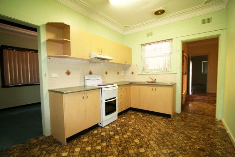 30 Earlwood Cresent, BARDWELL PARK NSW 2207, Bardwell Park - Thumbnail 3