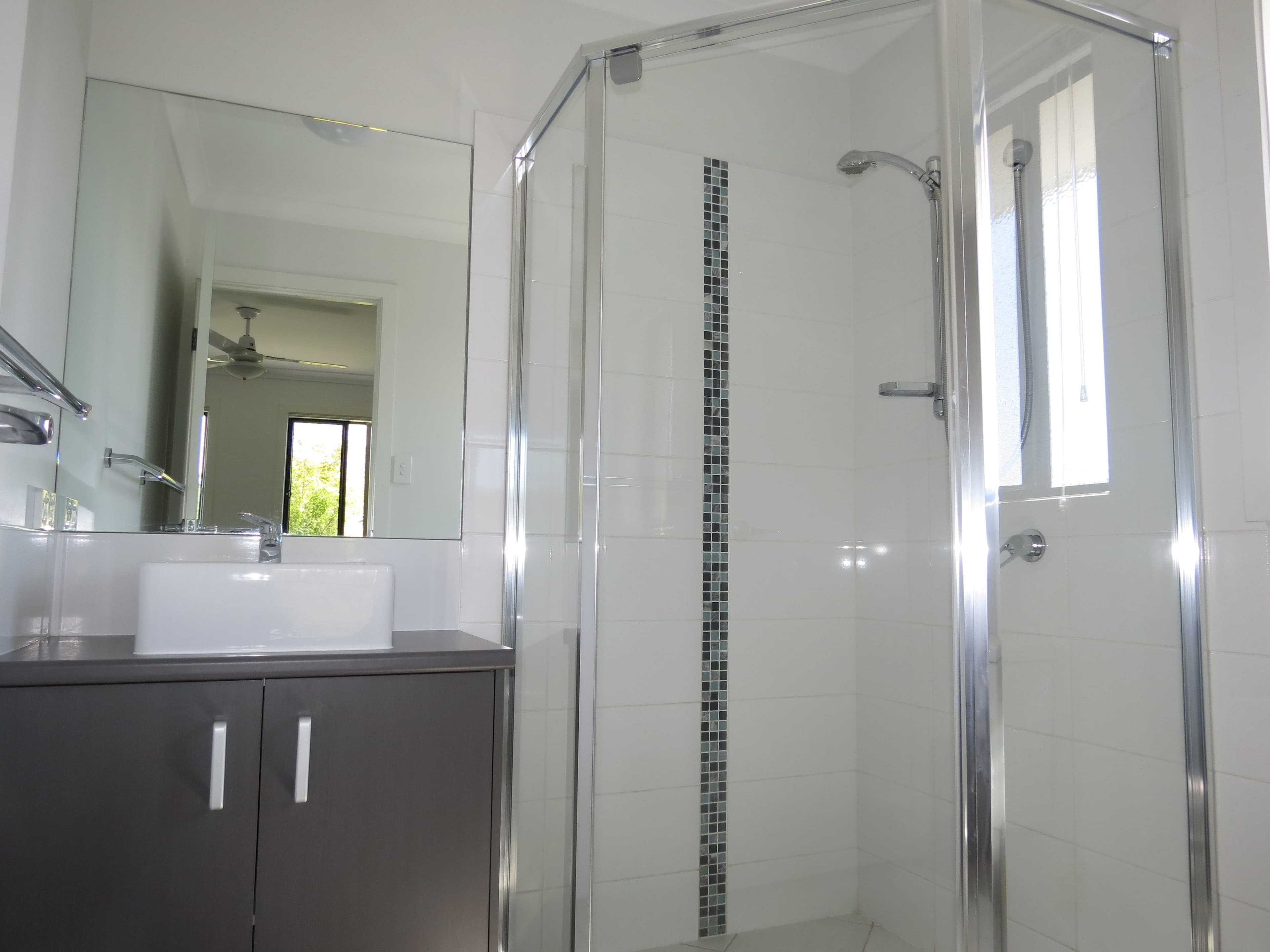 24 Amber Street, Emerald QLD 4720, Emerald - Thumbnail 2