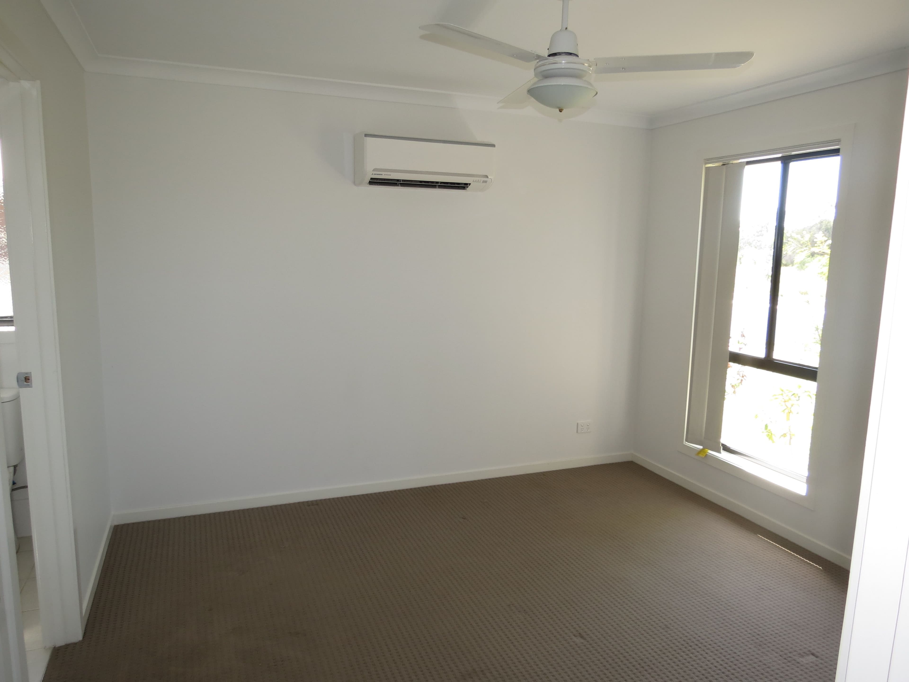 24 Amber Street, Emerald QLD 4720, Emerald - Thumbnail 3