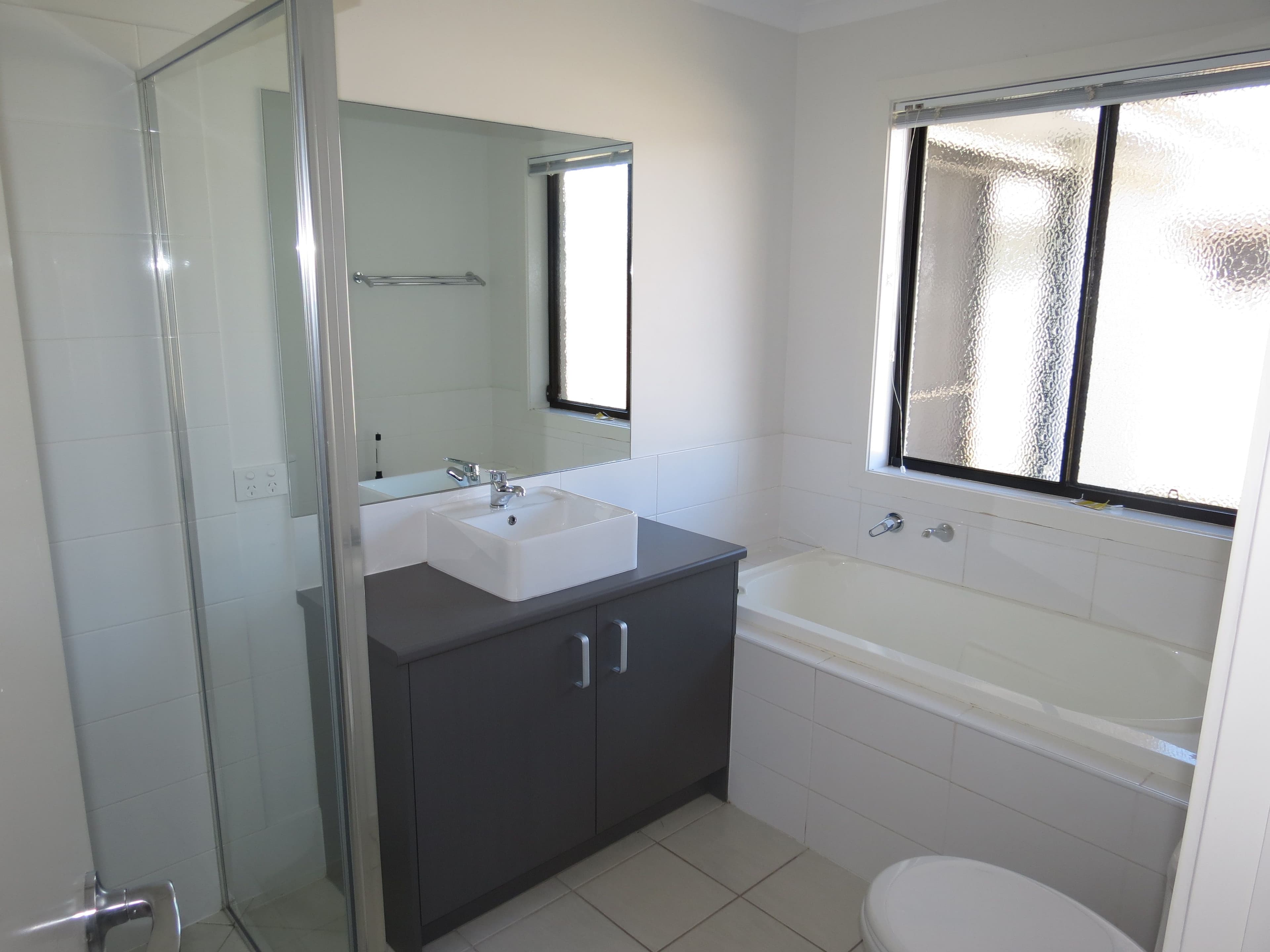 24 Amber Street, Emerald QLD 4720, Emerald - Thumbnail 5