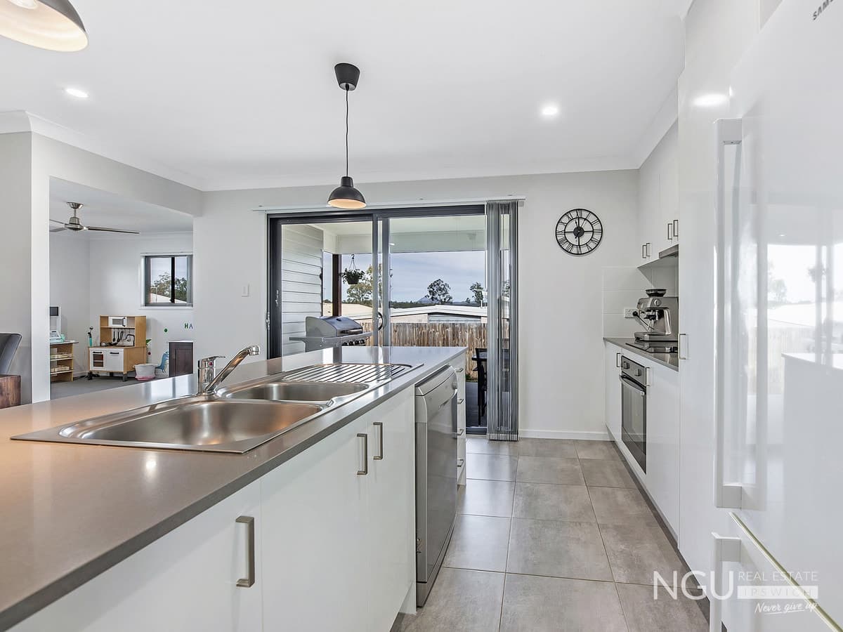20 Wright Crescent, Flinders View QLD 4305, Flinders View - Thumbnail 3