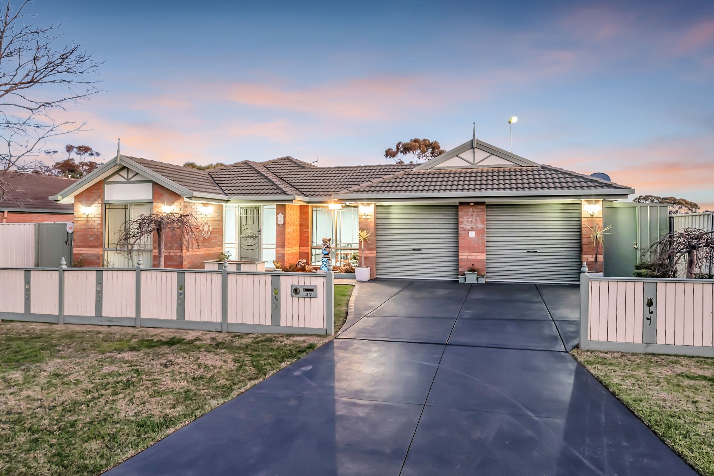 37 Riversdale Street, Craigieburn VIC 3064, Craigieburn - Image 1
