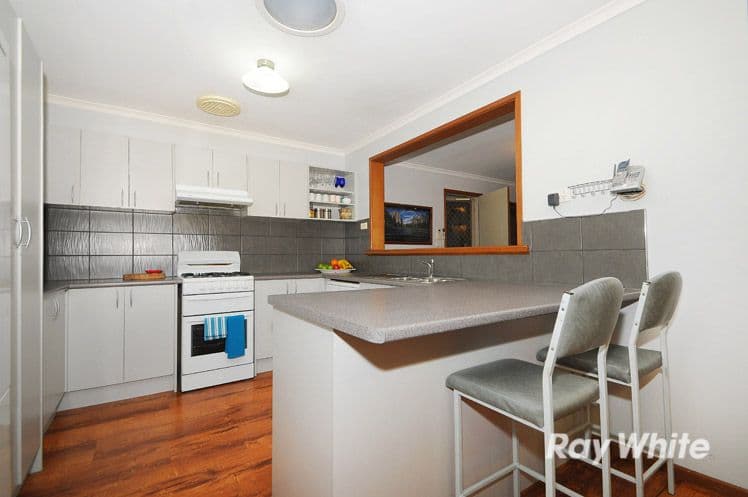 13 Caroline Crescent, CRANBOURNE WEST VIC 3977, Cranbourne West - Thumbnail 2