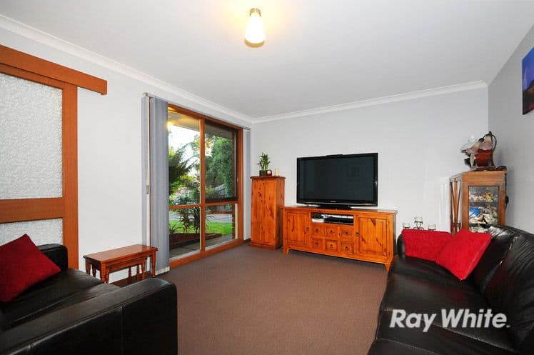 13 Caroline Crescent, CRANBOURNE WEST VIC 3977, Cranbourne West - Thumbnail 3