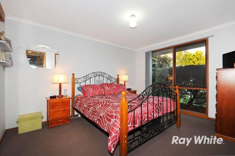 13 Caroline Crescent, CRANBOURNE WEST VIC 3977, Cranbourne West - Thumbnail 5