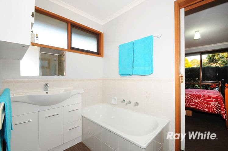 13 Caroline Crescent, CRANBOURNE WEST VIC 3977, Cranbourne West - Thumbnail 6