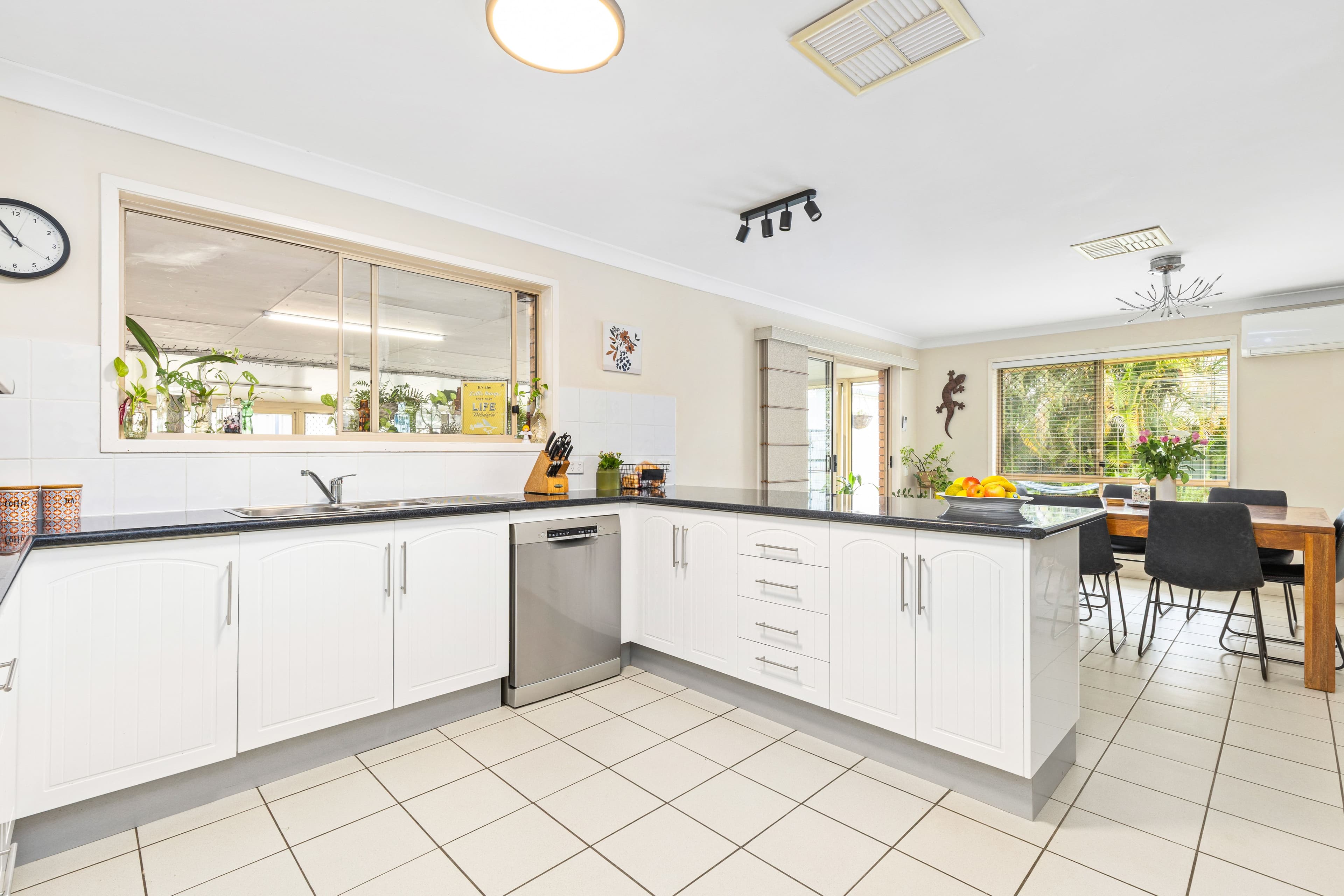22 Crozier Crescent, Emerald QLD 4720, Emerald - Thumbnail 8