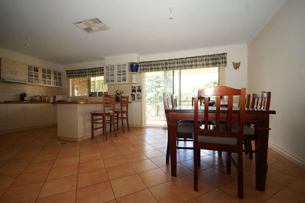 21 Robertson Street, GRIFFITH NSW 2680, Griffith - Thumbnail 2