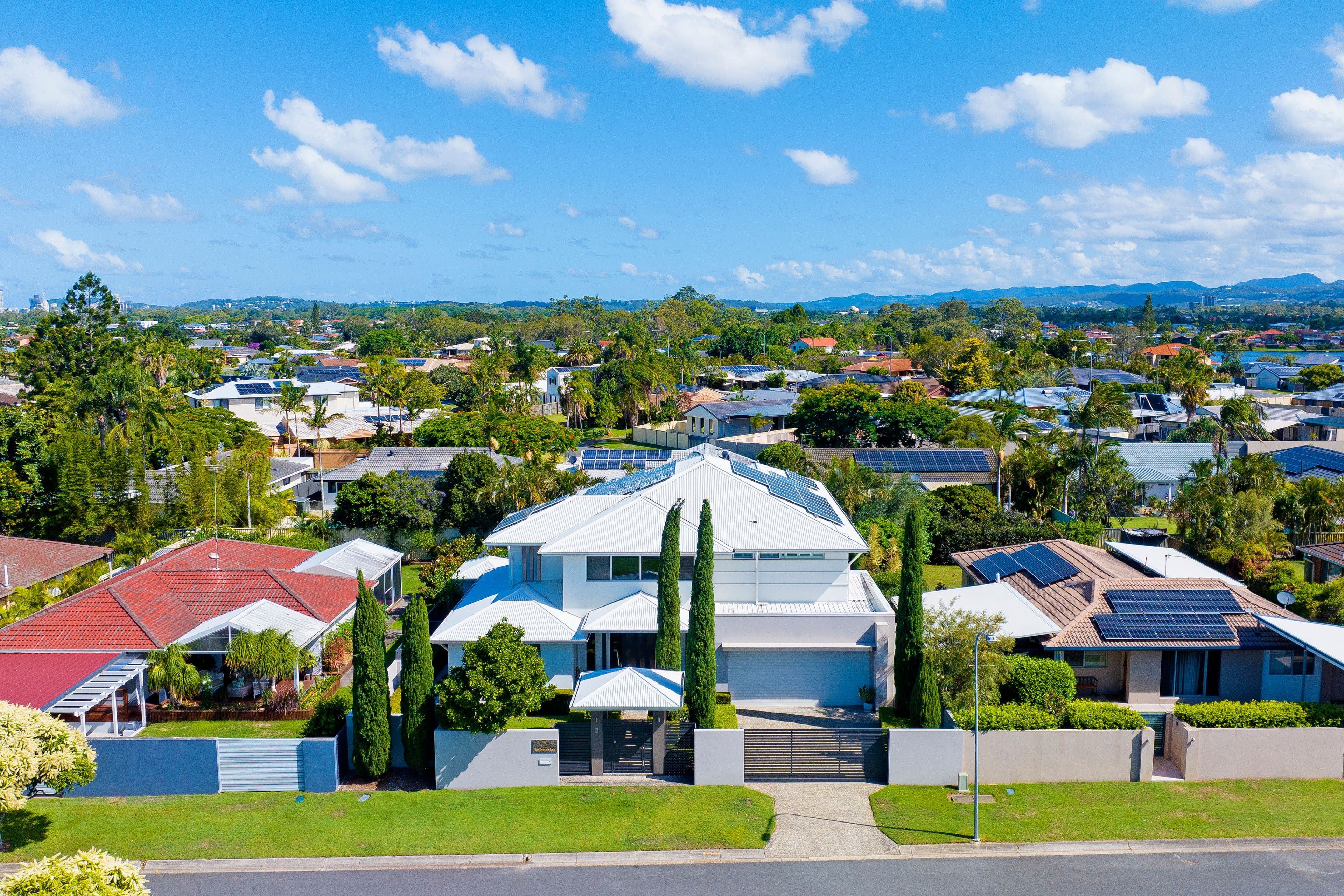 7 Koomooloo Court, Mermaid Waters QLD 4218, Mermaid Waters - Thumbnail 2