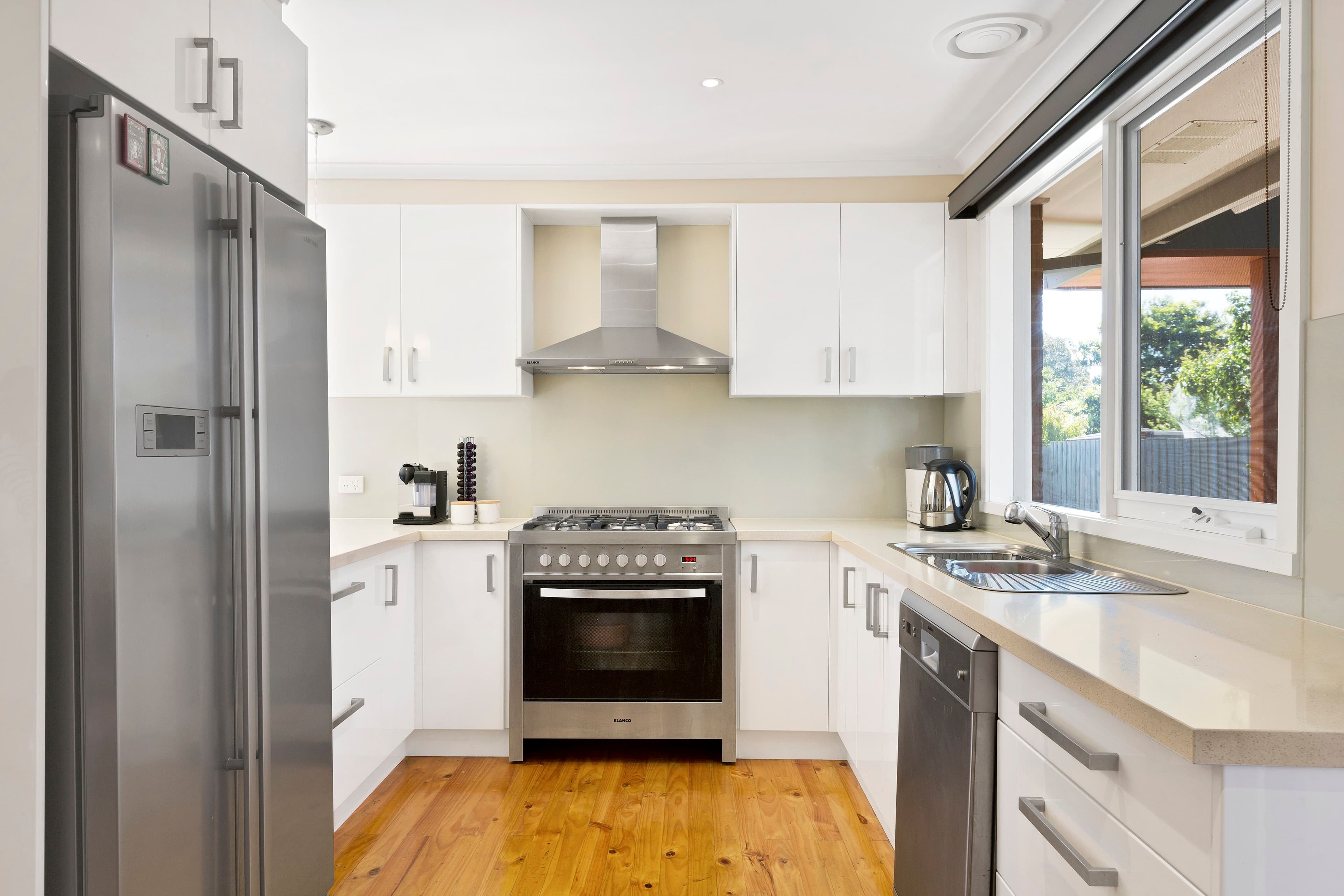 4 Sandleford Place, Dingley Village VIC 3172, Dingley Village - Thumbnail 4