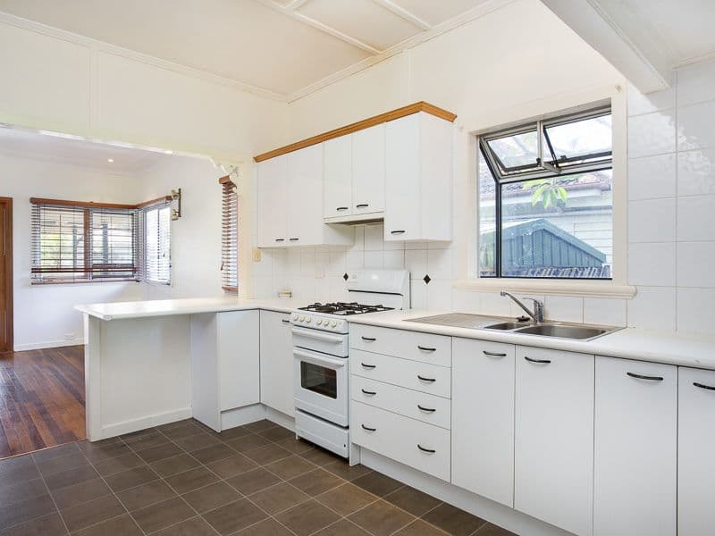16 Long Street, CAMP HILL QLD 4152, Camp Hill - Thumbnail 2