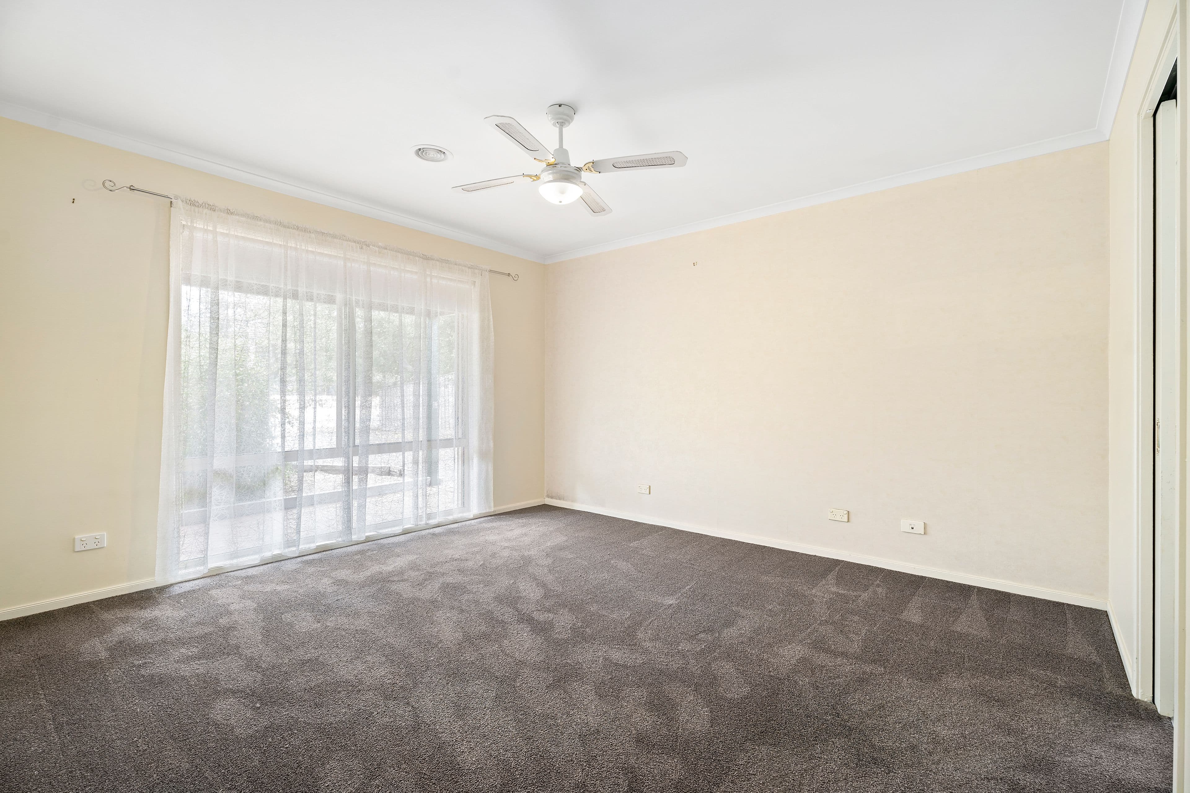 19 Barbara Street, Woodend VIC 3442, Woodend - Thumbnail 4