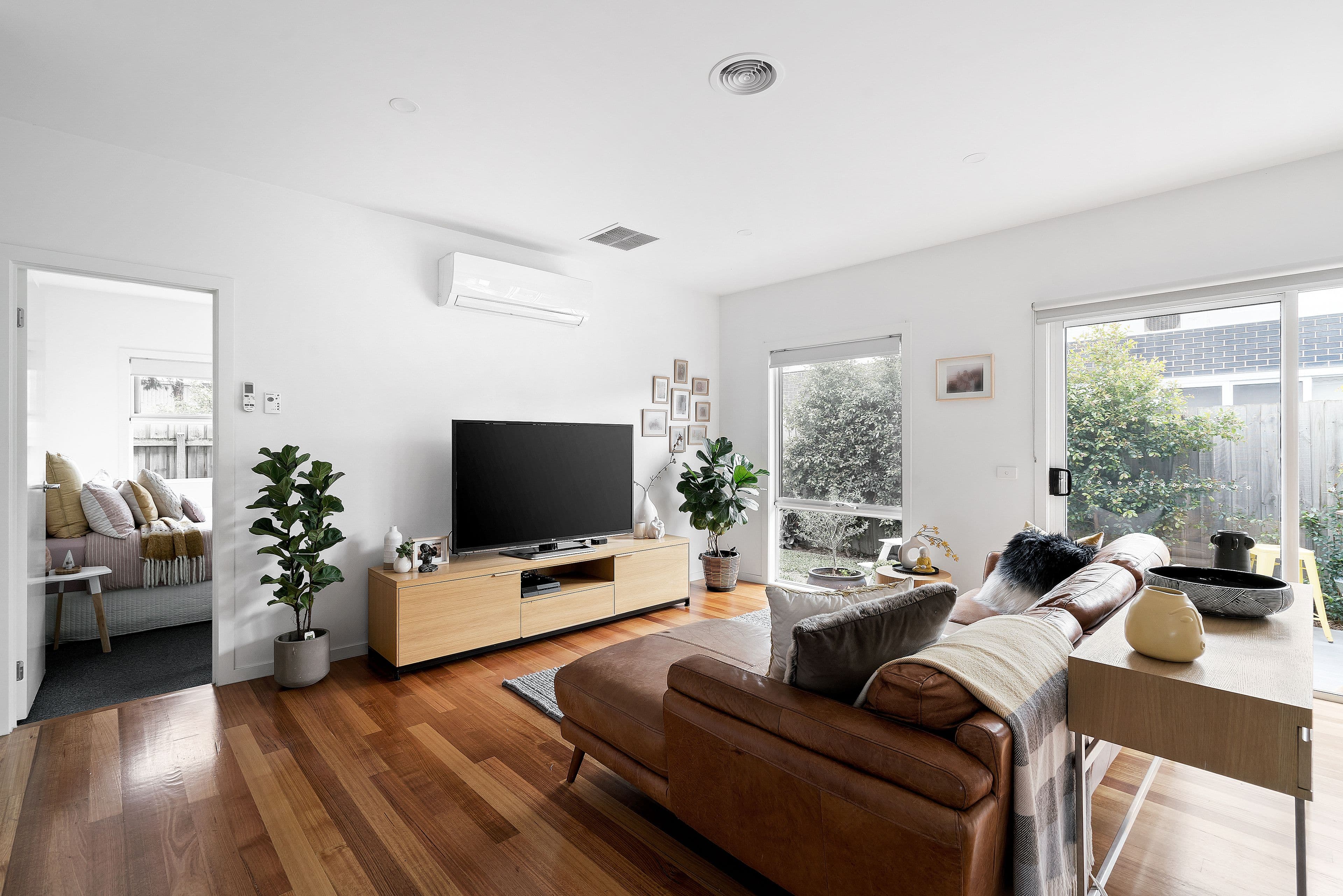 22 Almond Avenue, Brooklyn VIC 3012, Brooklyn - Thumbnail 2