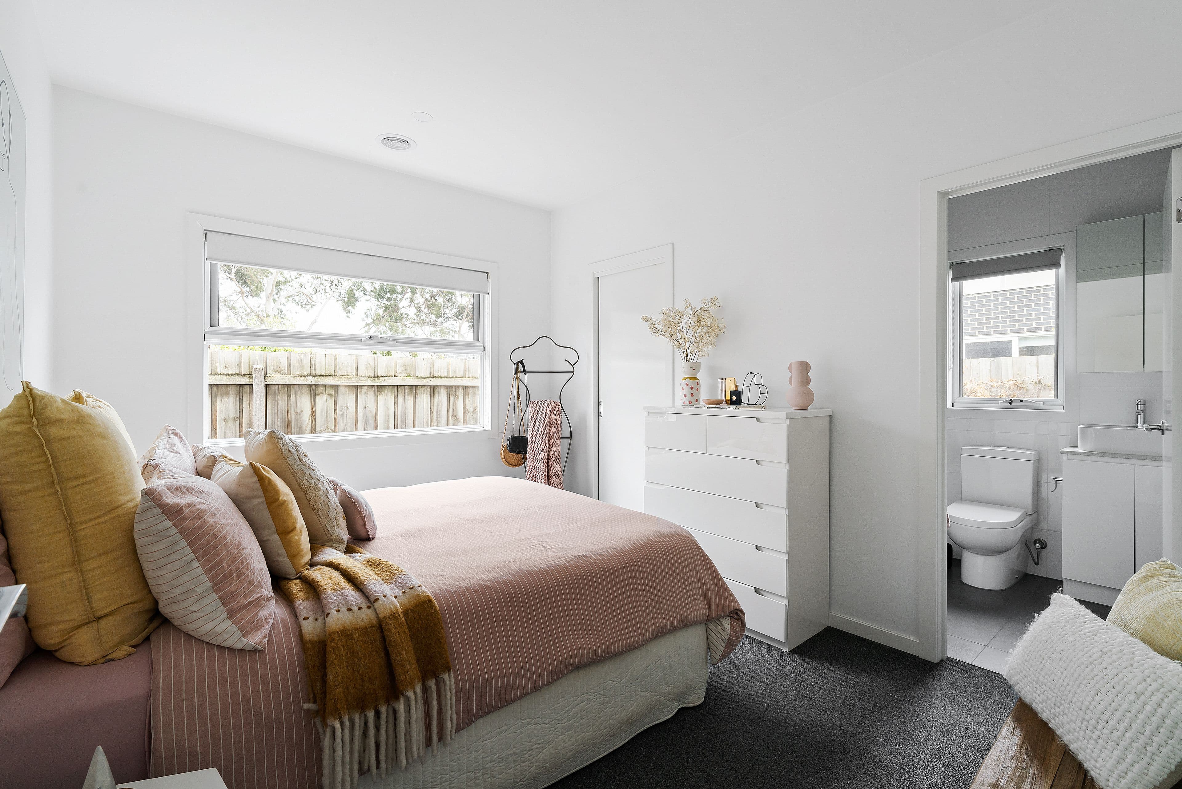 22 Almond Avenue, Brooklyn VIC 3012, Brooklyn - Thumbnail 7