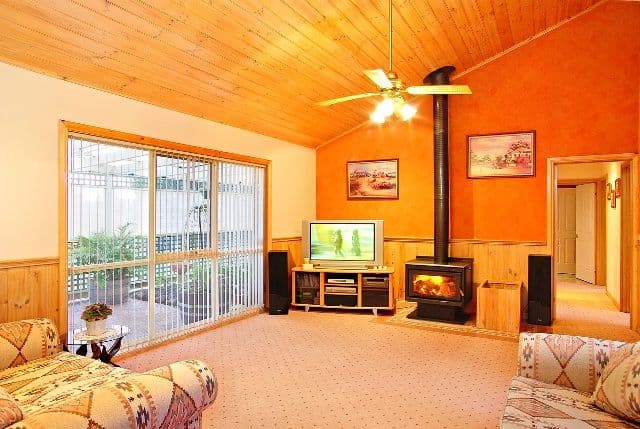 6 Silvan Court, LOVELY BANKS VIC 3221, Lovely Banks - Thumbnail 3