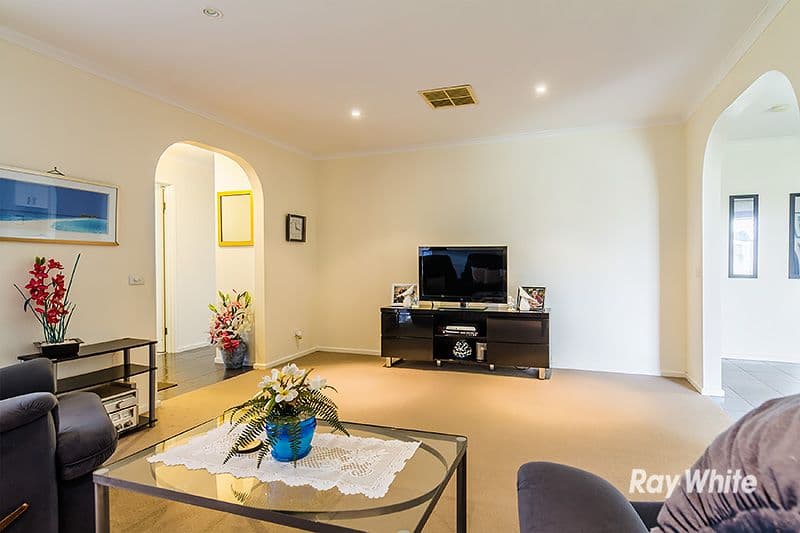 7 Joseph Banks Crescent, CRANBOURNE VIC 3977, Cranbourne - Thumbnail 2