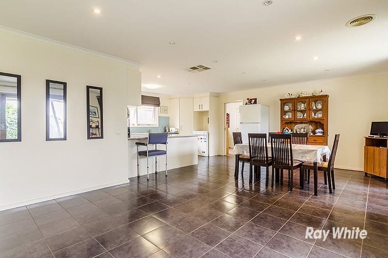 7 Joseph Banks Crescent, CRANBOURNE VIC 3977, Cranbourne - Thumbnail 6