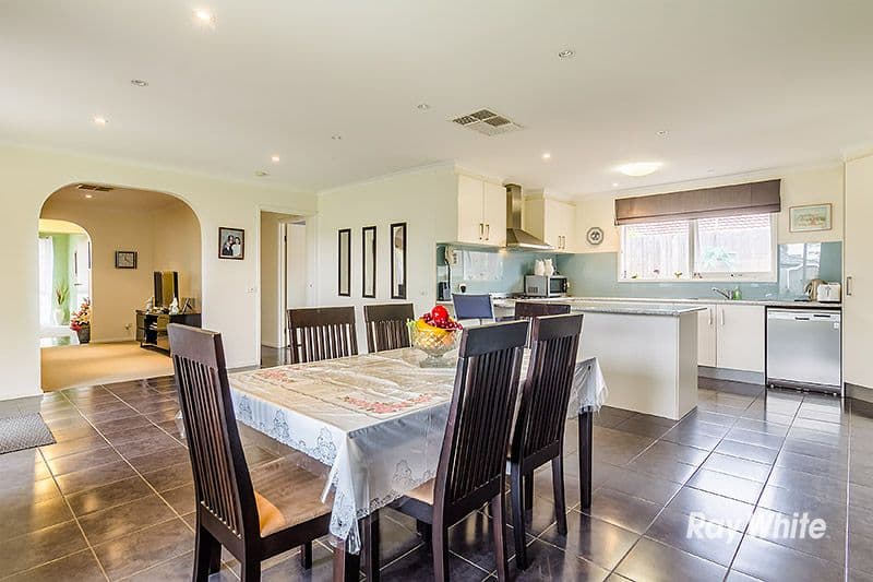 7 Joseph Banks Crescent, CRANBOURNE VIC 3977, Cranbourne - Thumbnail 8