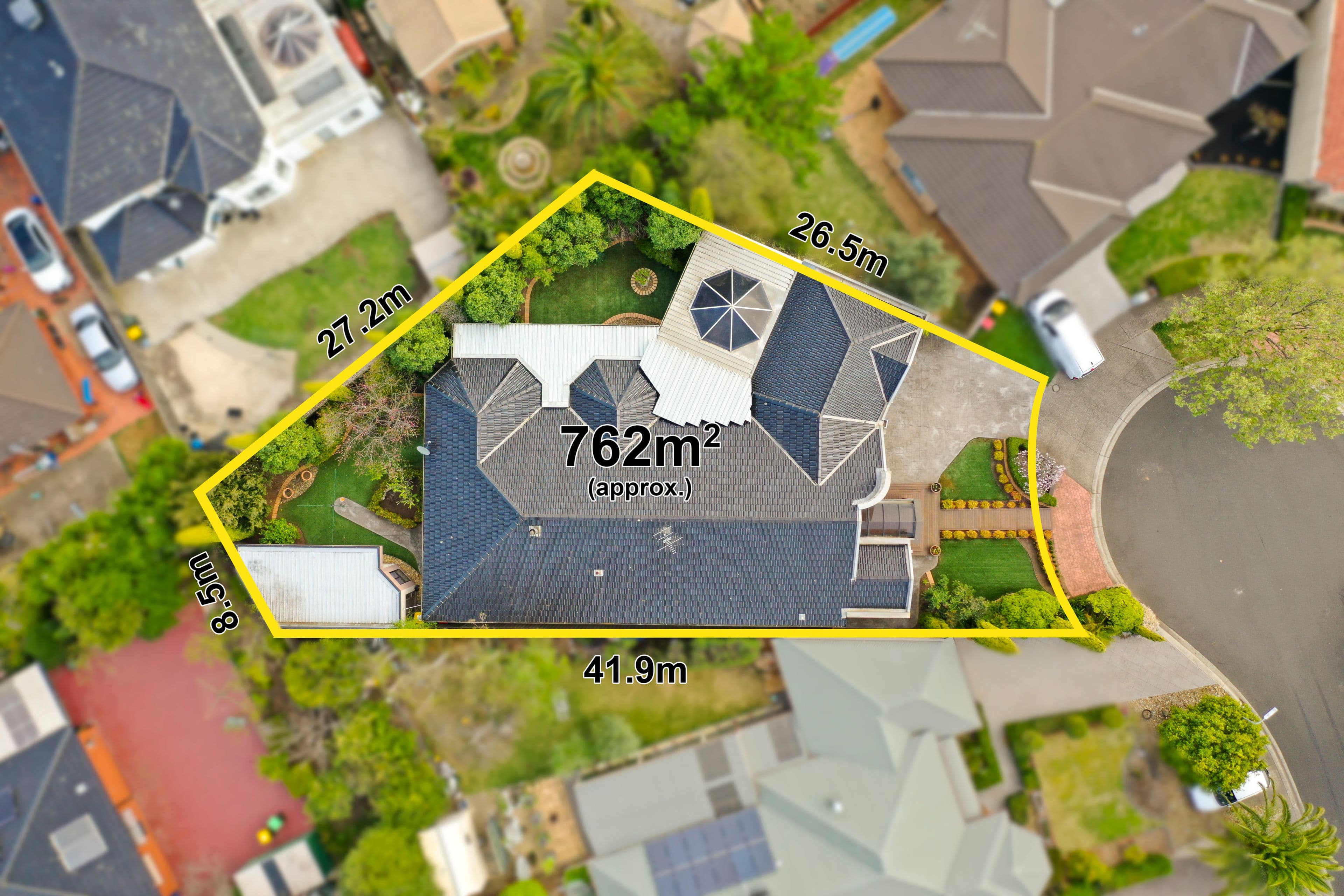 8 Nolan Place, Taylors Lakes VIC 3038, Taylors Lakes - Thumbnail 2