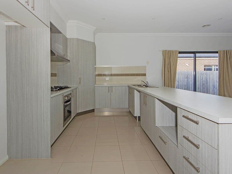9 Willowherb Way, Point Cook VIC 3030, Point Cook - Thumbnail 5