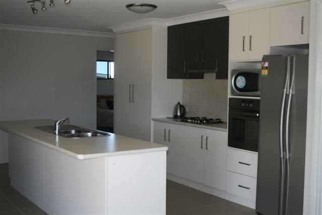 4 Tate Place, ROMA QLD 4455, Roma - Thumbnail 2