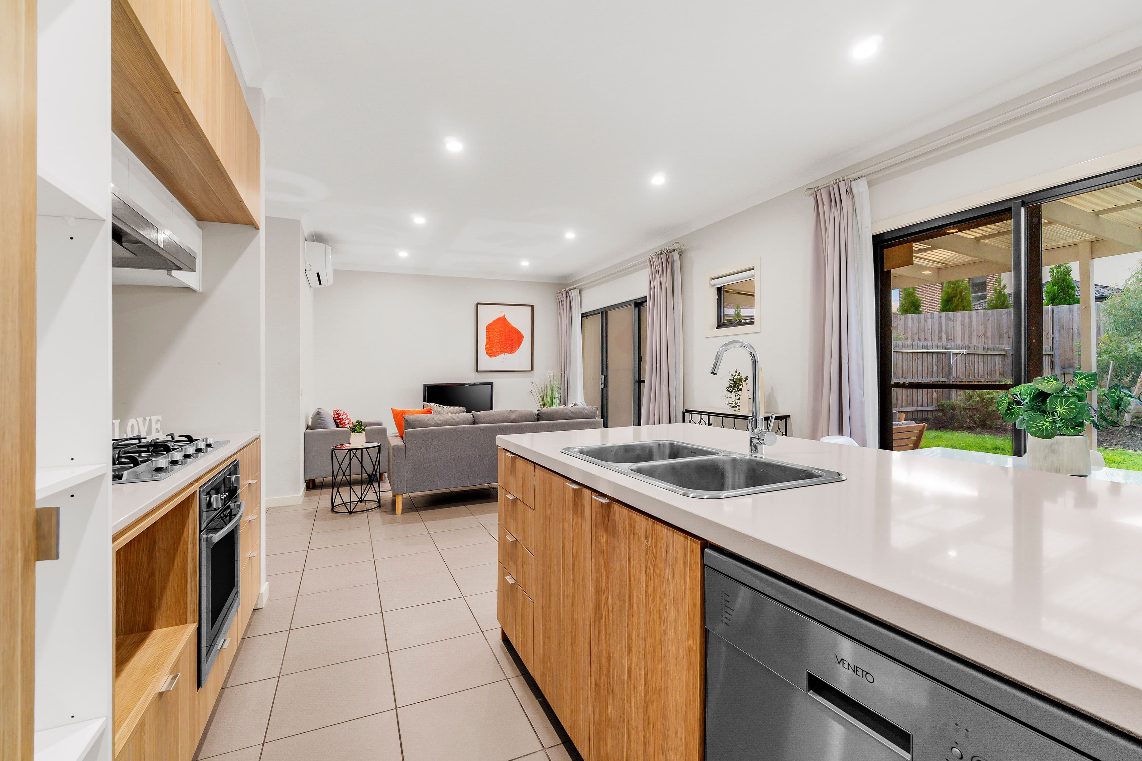 6 Benwerrin Drive, Wantirna VIC 3152, Wantirna - Thumbnail 2