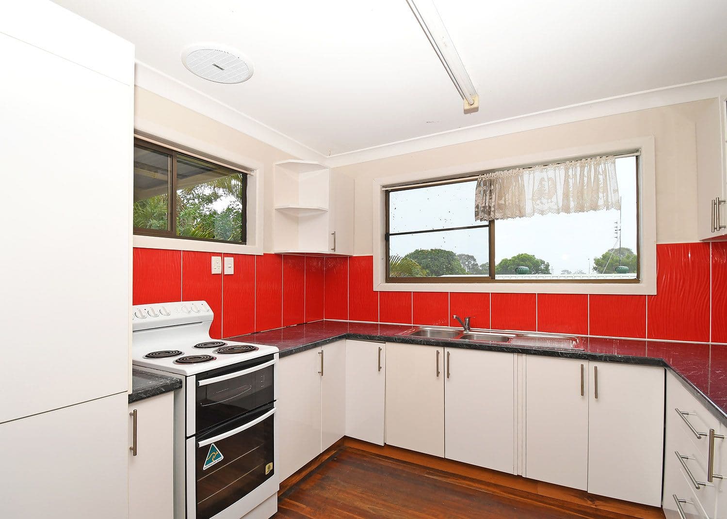 9 Barry Street, Torquay QLD 4655, Torquay - Thumbnail 2