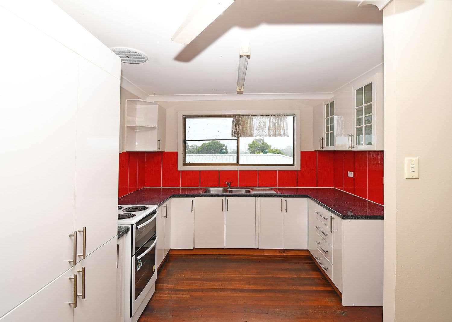9 Barry Street, Torquay QLD 4655, Torquay - Thumbnail 3