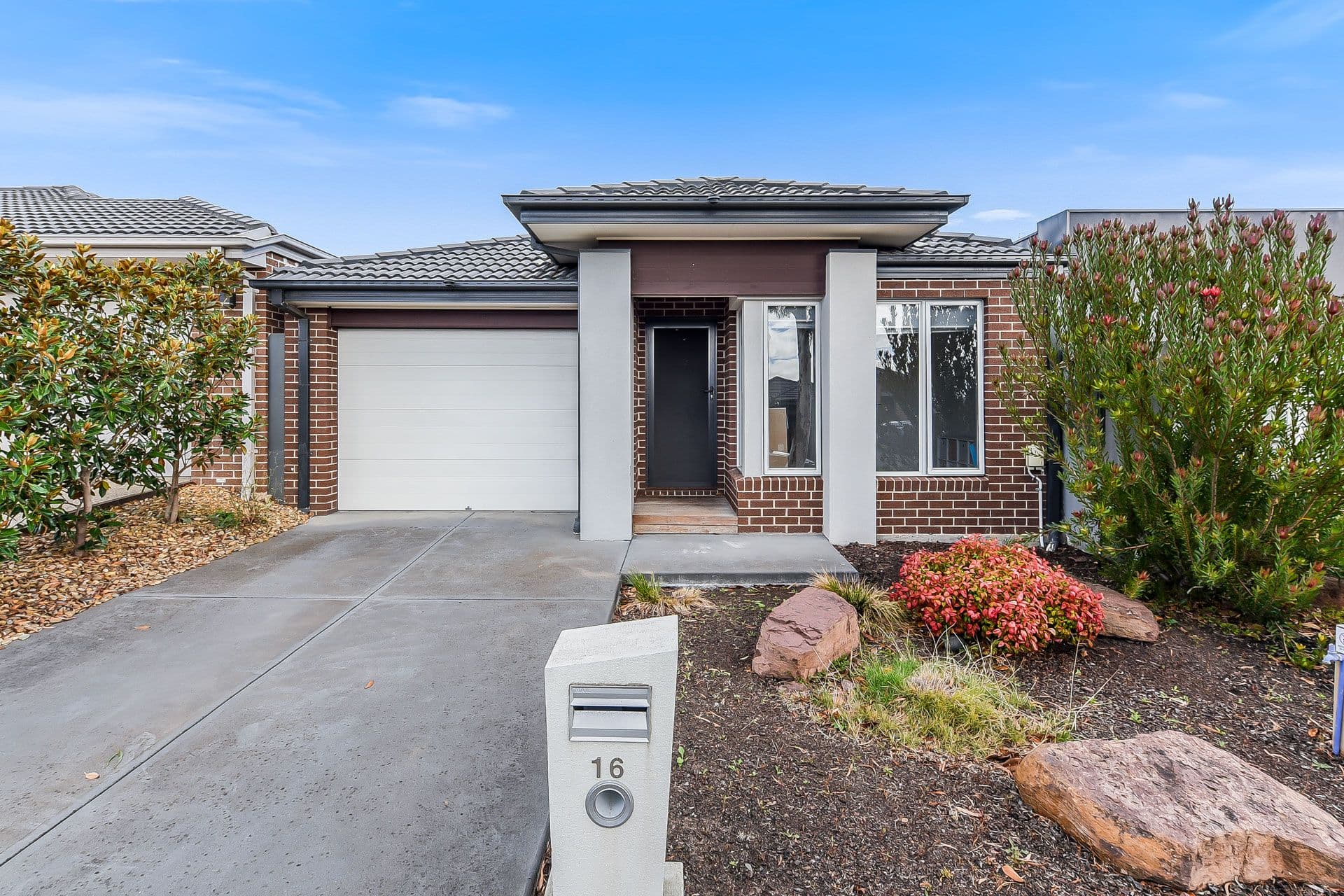 16 Artfield Street, Cranbourne East VIC 3977, Cranbourne East - Thumbnail 2