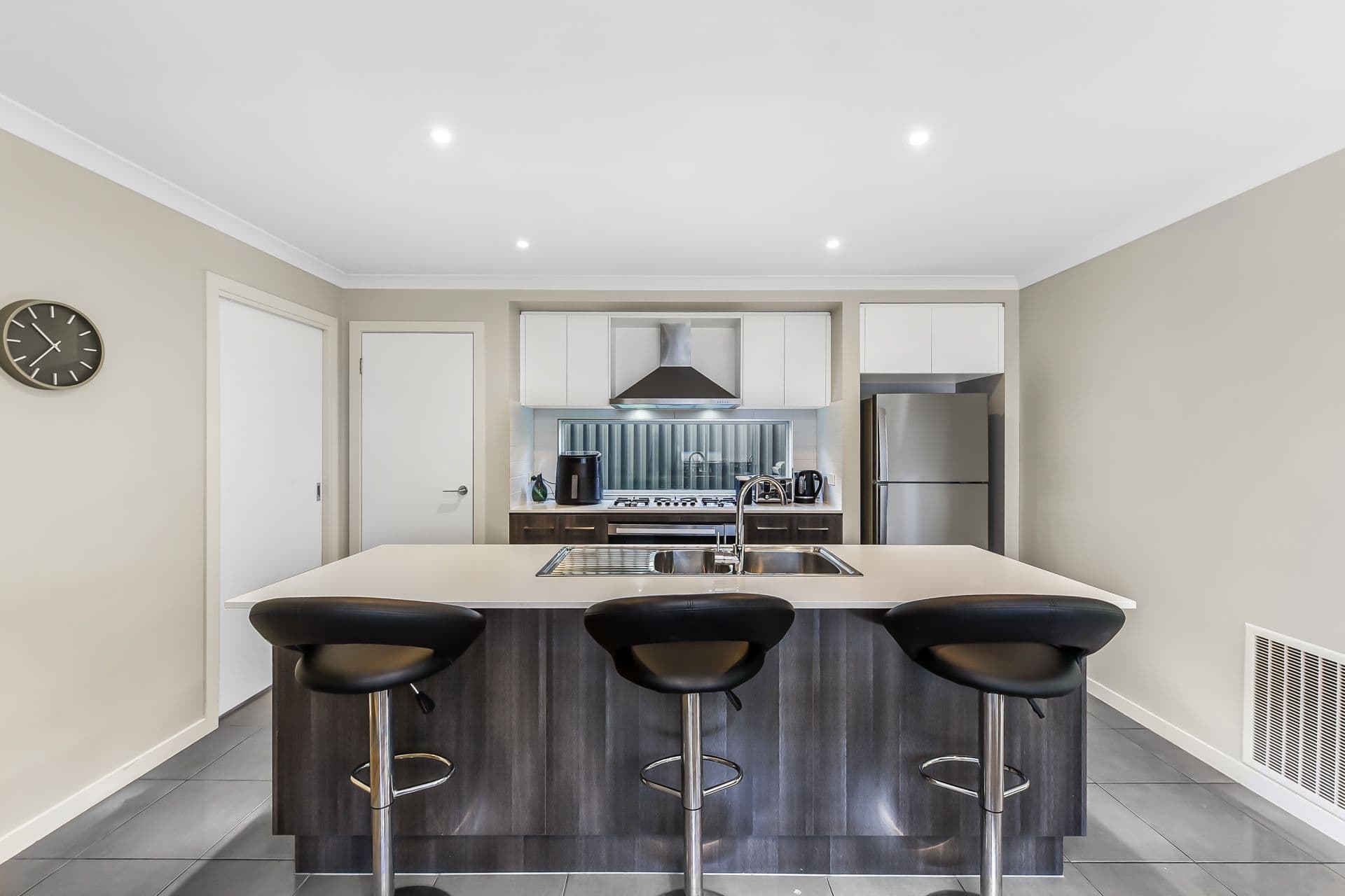 16 Artfield Street, Cranbourne East VIC 3977, Cranbourne East - Thumbnail 3