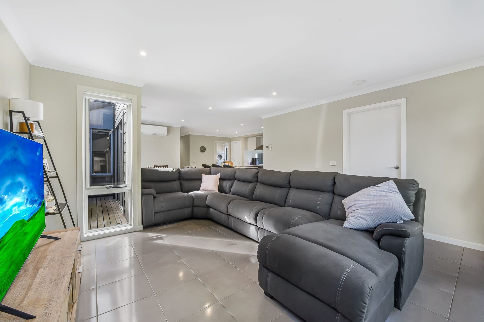 16 Artfield Street, Cranbourne East VIC 3977, Cranbourne East - Thumbnail 7