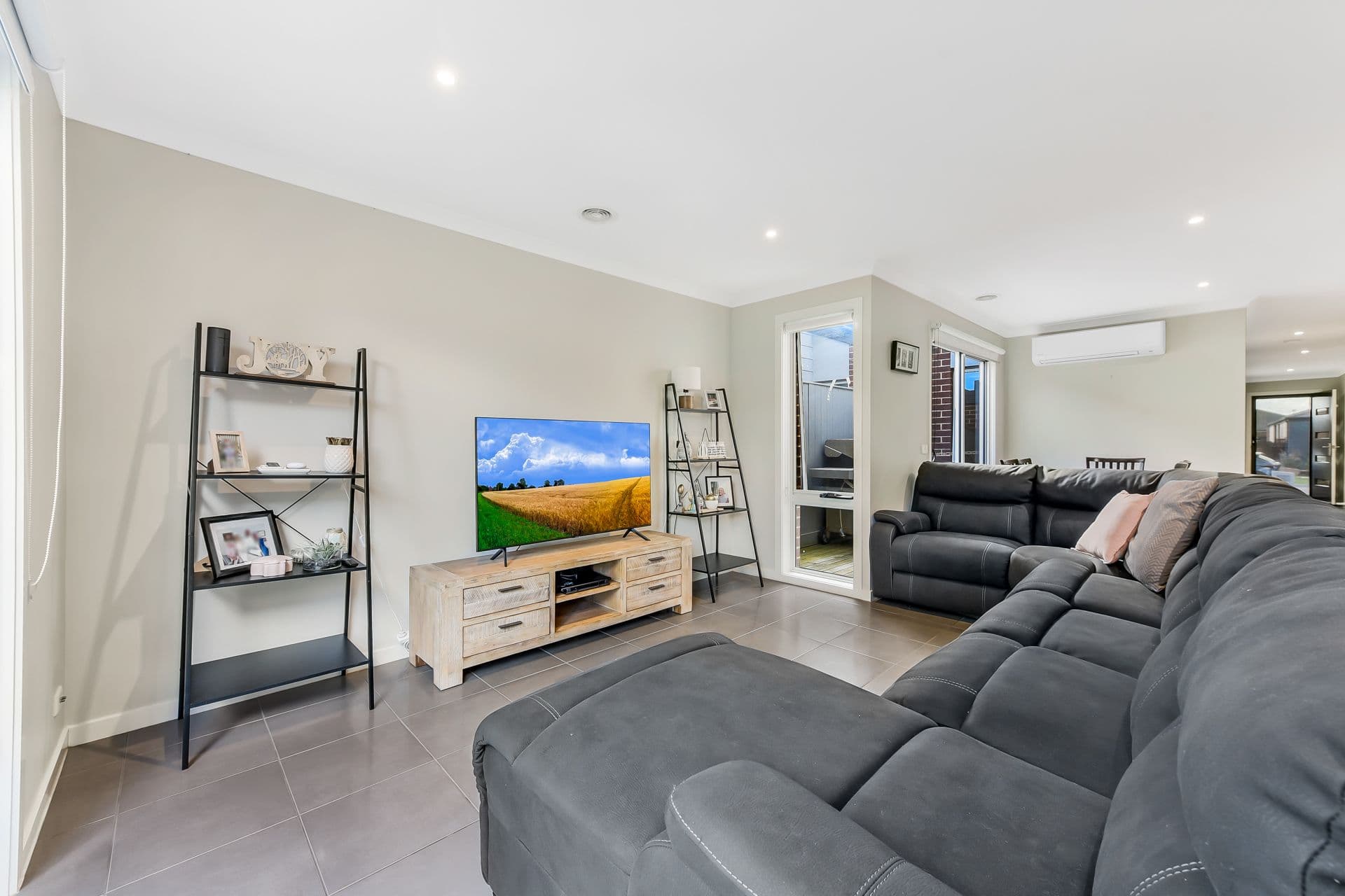 16 Artfield Street, Cranbourne East VIC 3977, Cranbourne East - Thumbnail 8