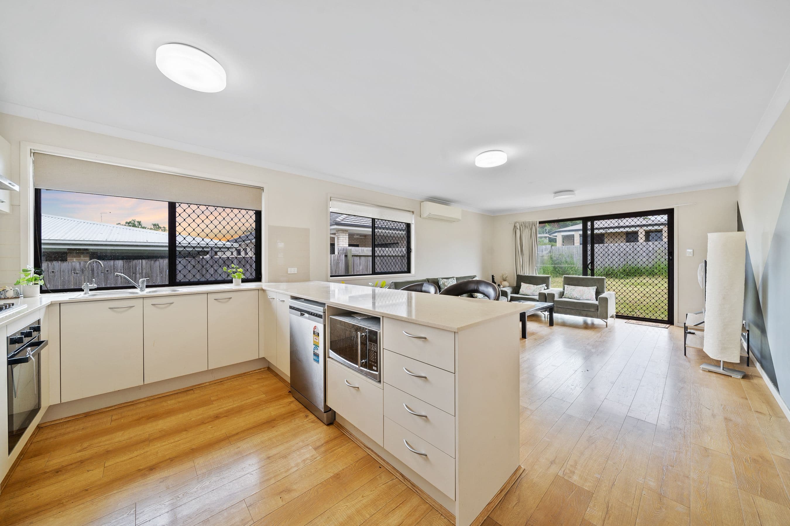 10 Foster Circuit, Hillcrest QLD 4118, Hillcrest - Thumbnail 2